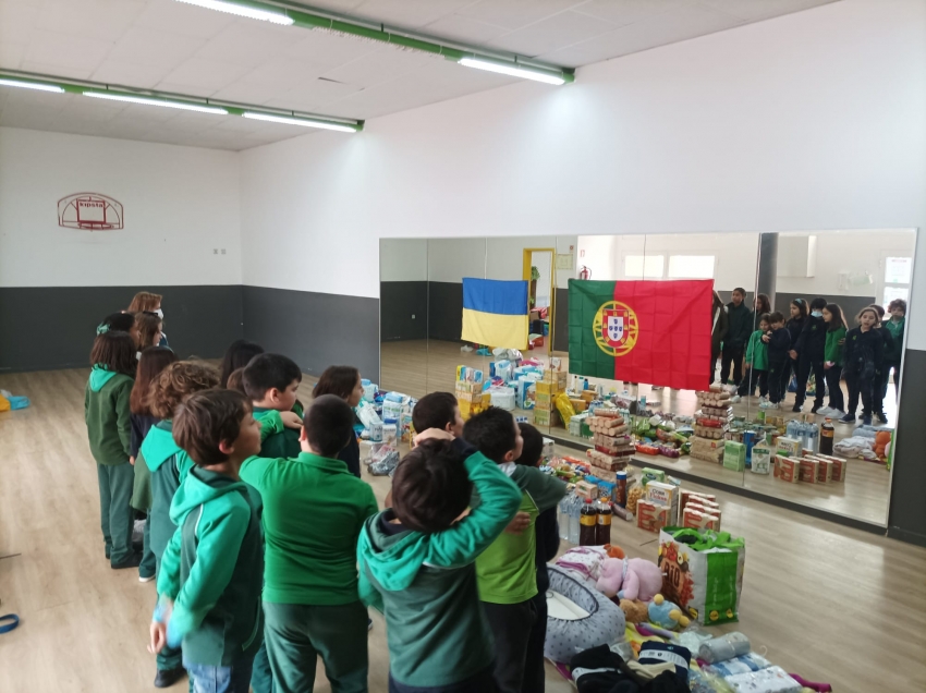 PAZ NA UCR&Acirc;NIA E NO MUNDO